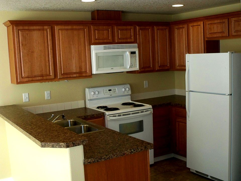 2nd image of 6007 NE 79th Ave