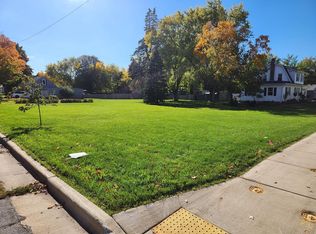 1 E Geneva St, Delavan, WI 53115