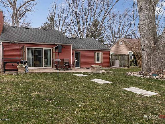 4th image of 607 Midway Ave