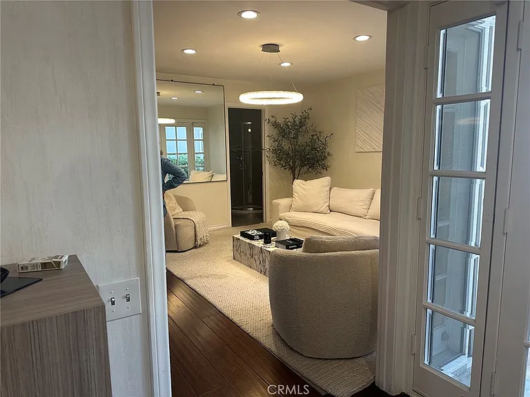 6757 Daryn Dr — Photo 9