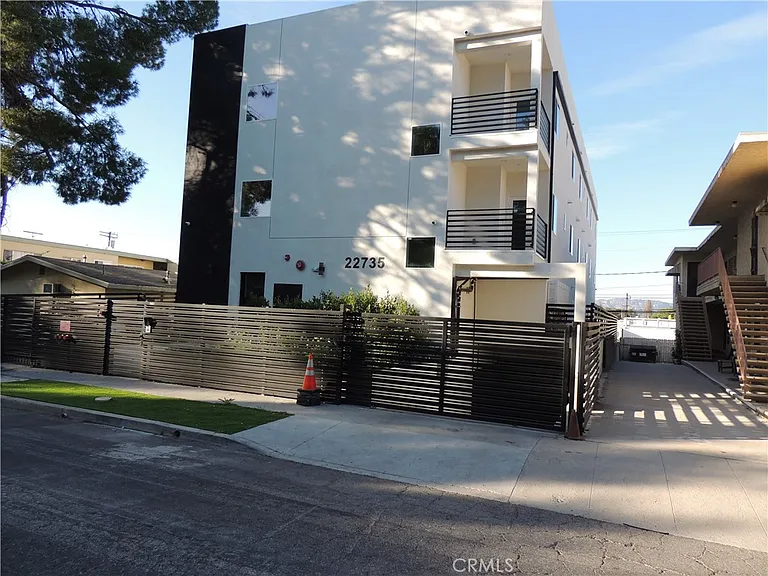 22735 Del Valle St #1 — Photo 5