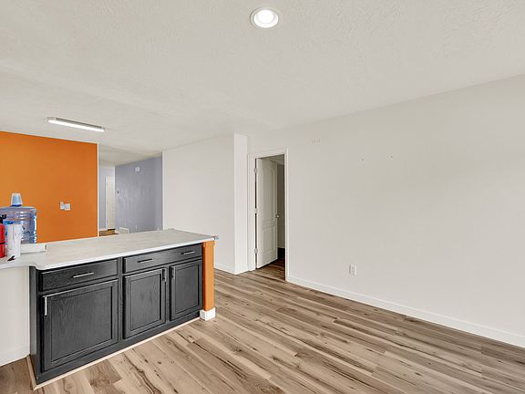 5th image of 4624 N Maple Dr