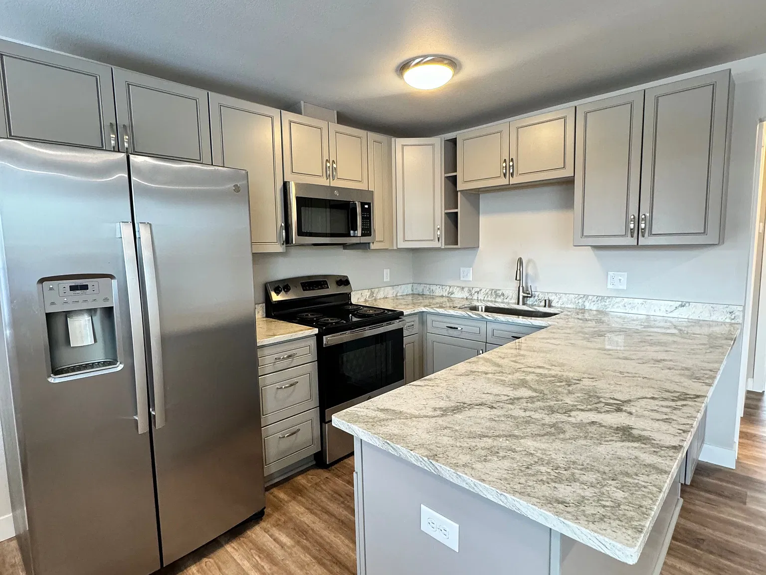 2 bed, 700 sqft, $1,550 — Photo 2