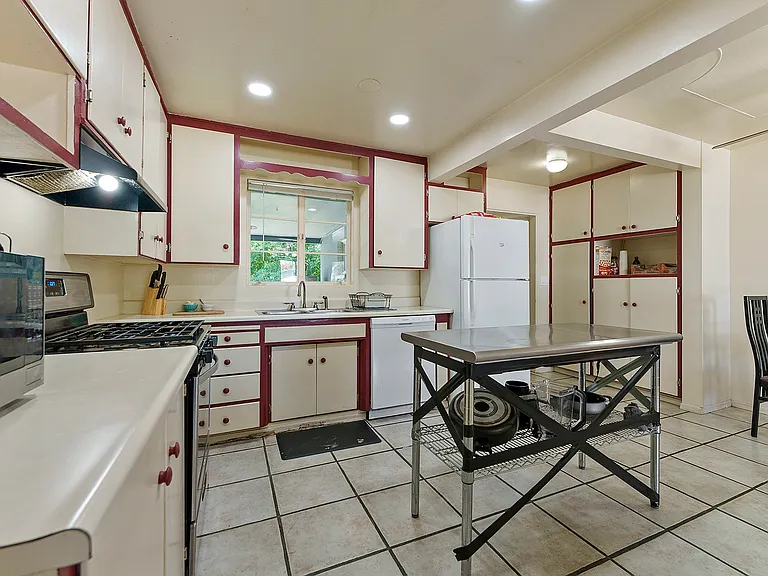 535 S Temple St #3 — Photo 11