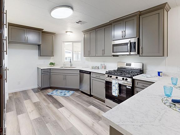 3rd image of 137 La Brea Way