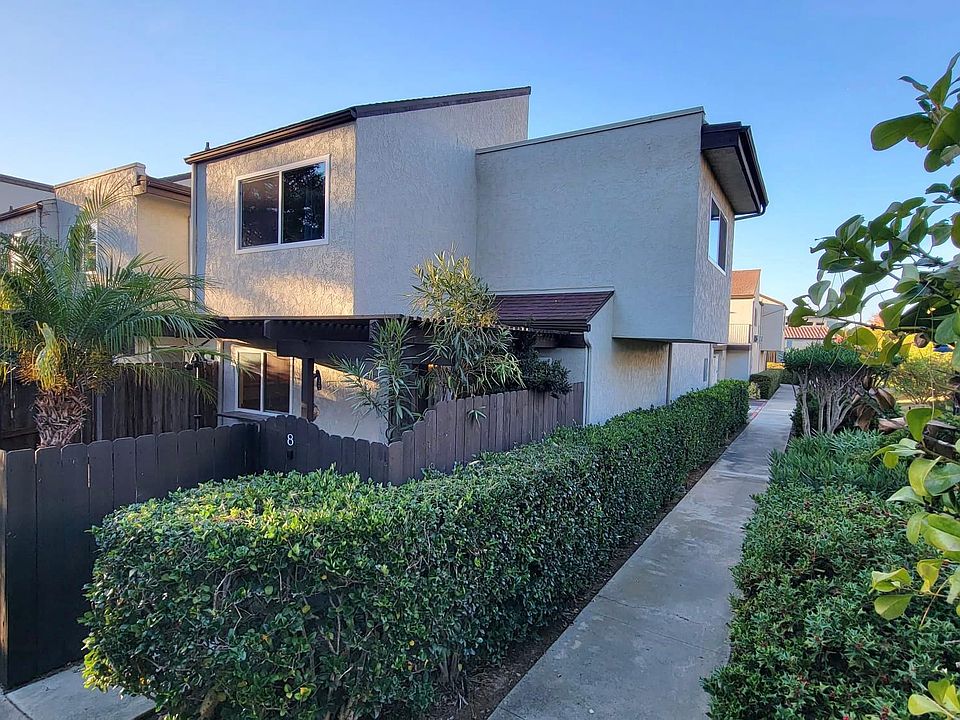 This condo is the end unit of the building and at the edge of the complex.