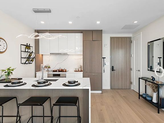 4th image of 45-30 Pearson St #Penthouse 2b