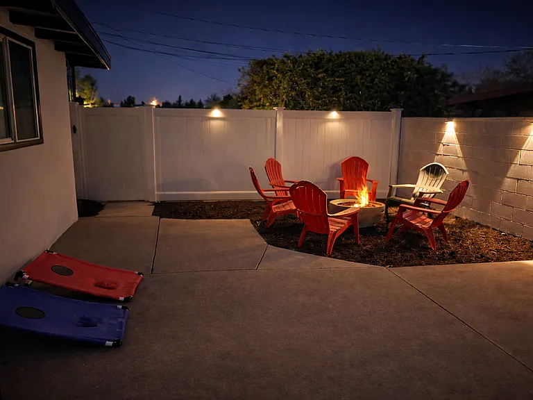 1105 W Berkeley Ct — Photo 2