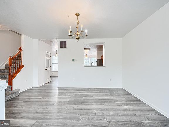 5th image of 137 Spencer Cir