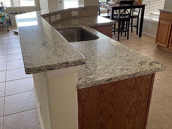 4th image of 2745 Thorncreek Ln