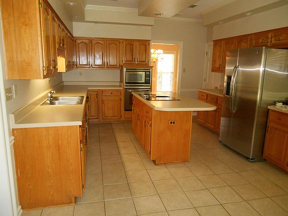 5th image of 740 Rolling Oaks Ln