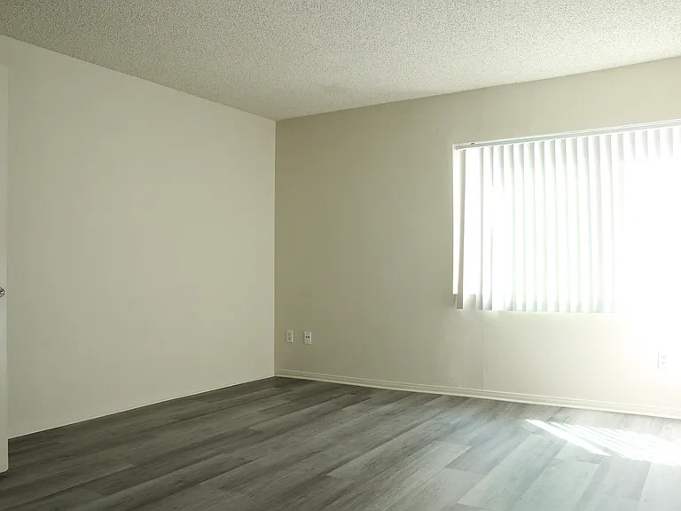 Saticoy Residences — Photo 7