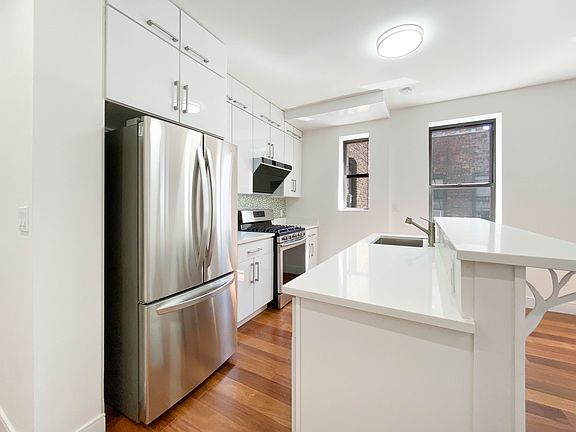 4th image of 200 W 109th St APT E4