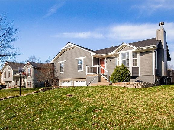 2nd image of 824 Lee Ann Dr