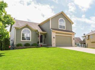 1113 Tudor Dr, Raymore, MO 64083