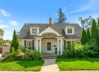 815 Logan Ave, Elgin, IL 60120