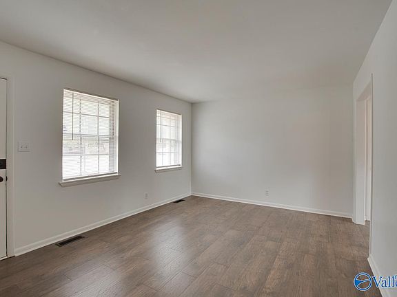 5th image of 4005 Westdale Cv SW