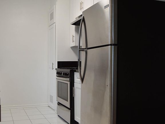 5th image of 608 San Vicente Blvd #28