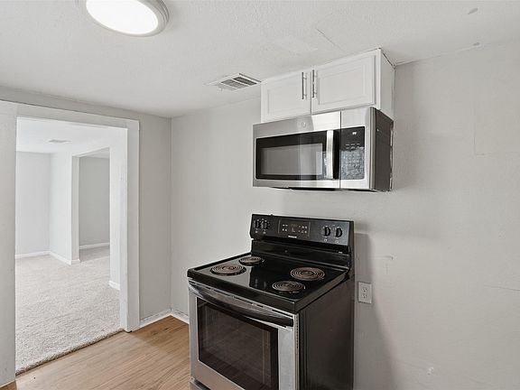2nd image of 1214 Jones St