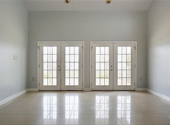 5th image of 1057 Marina Dr