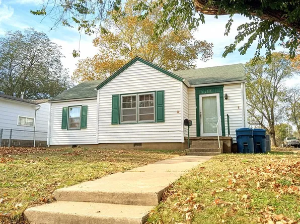 114 Northpark Blvd, Coffeyville, KS 67337