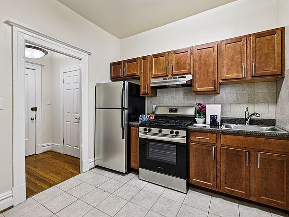 5th image of 1707 Columbia Rd NW #101