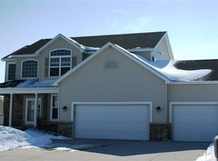 1621 Quail Run Ln, Cedar Falls, IA 50613