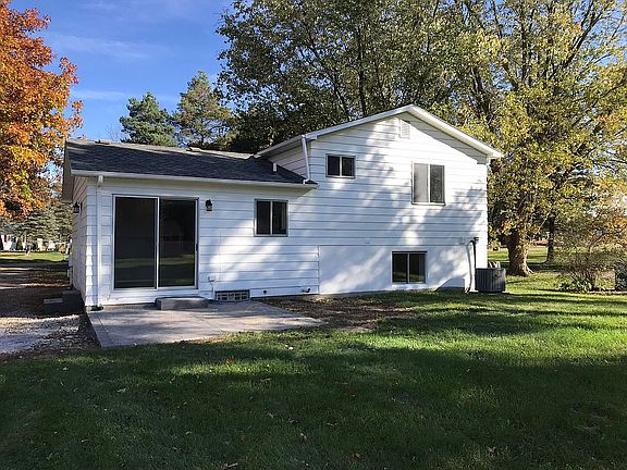 3rd image of 2531 Lisa Dr