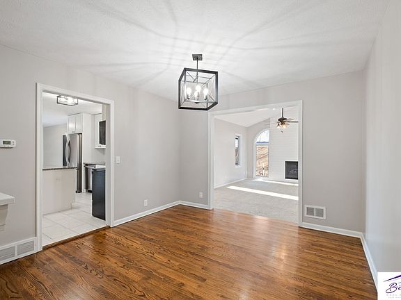 5th image of 3117 S 112th St