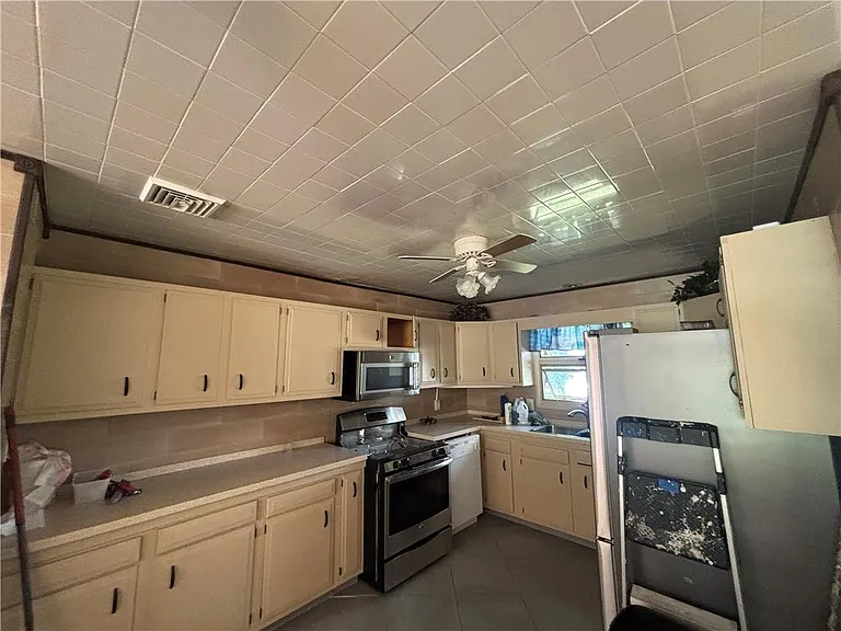 3200 Highland Dr — Photo 9