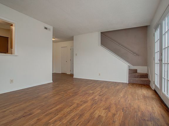 5th image of 2501 Mission Hill Dr APT A