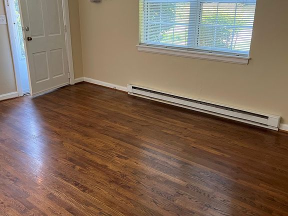 3rd image of 1412 Clifton Ln Unit B