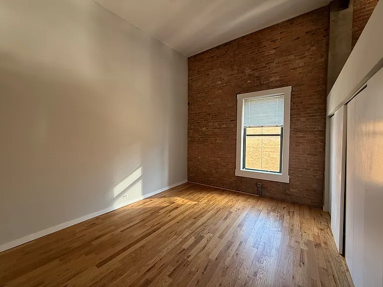 409 N. Milwaukee Ave. — Photo 18