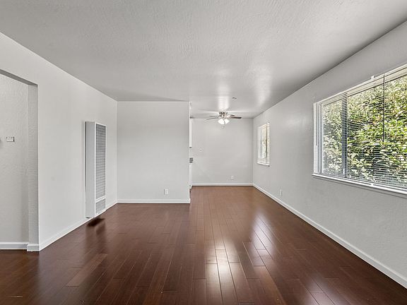 3rd image of 931-939 Golden Gate Dr #933