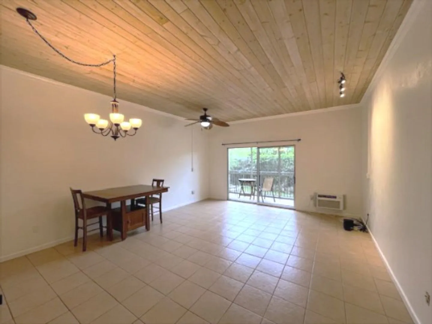 Orchid Manor Studio - Lease Pending — Photo 1