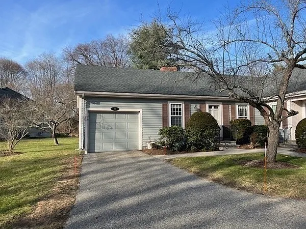 12 Lois Ln #12