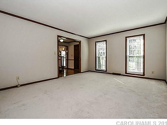3rd image of 4803 Meadowridge Dr #76