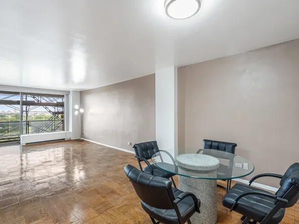 61-20 Grand Cent Parkway image 4 of 18