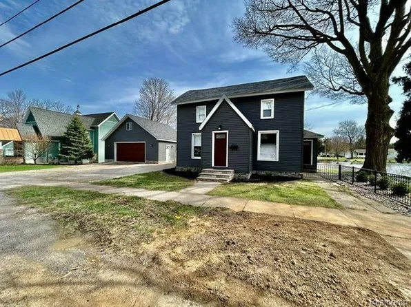412 E Ellen St, Fenton, MI 48430
