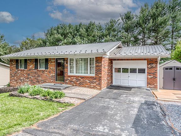 3rd image of 226 High Oak Dr