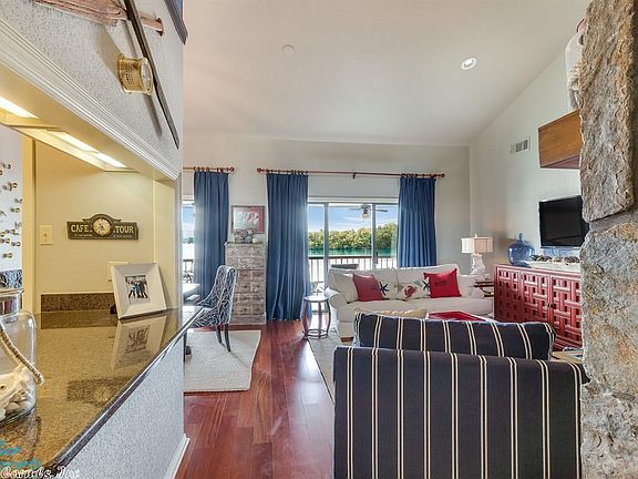3rd image of 304 Lookout Pt APT A6