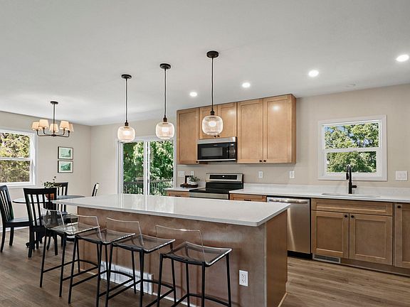 2nd image of 2660 Spring Hill Dr