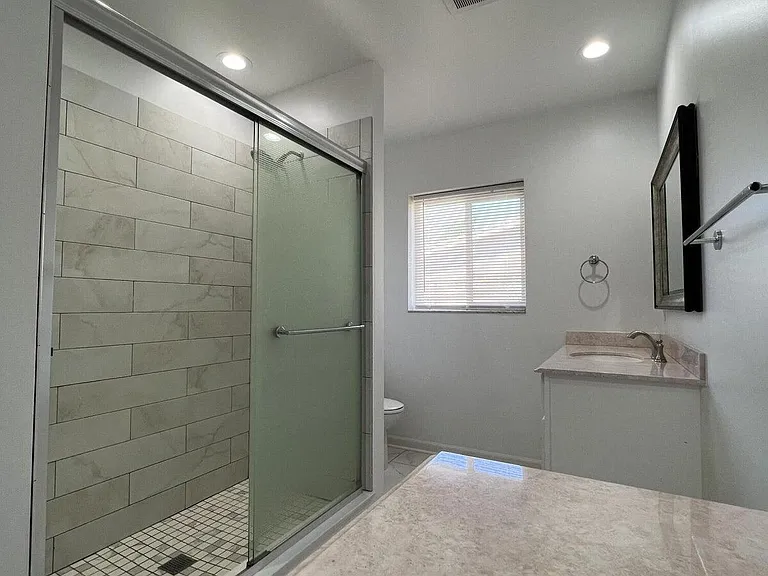 499 W Conference Dr — Photo 7