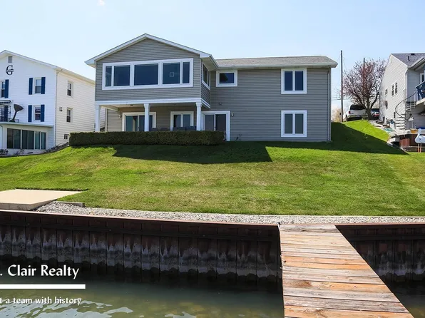 2407 River Rd, Marysville, MI 48040