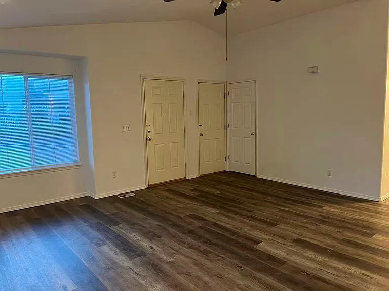 4618 SE 116th Ave — Photo 3