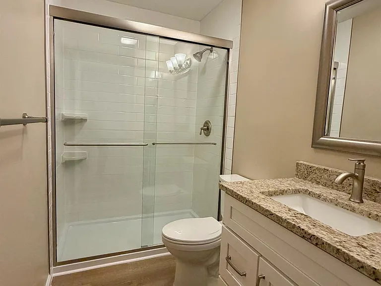8 Benjamin Franklin Dr #F — Photo 8