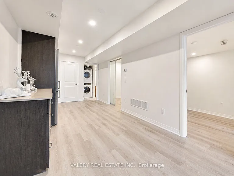 183 William Duncan Rd S #1 — Photo 4
