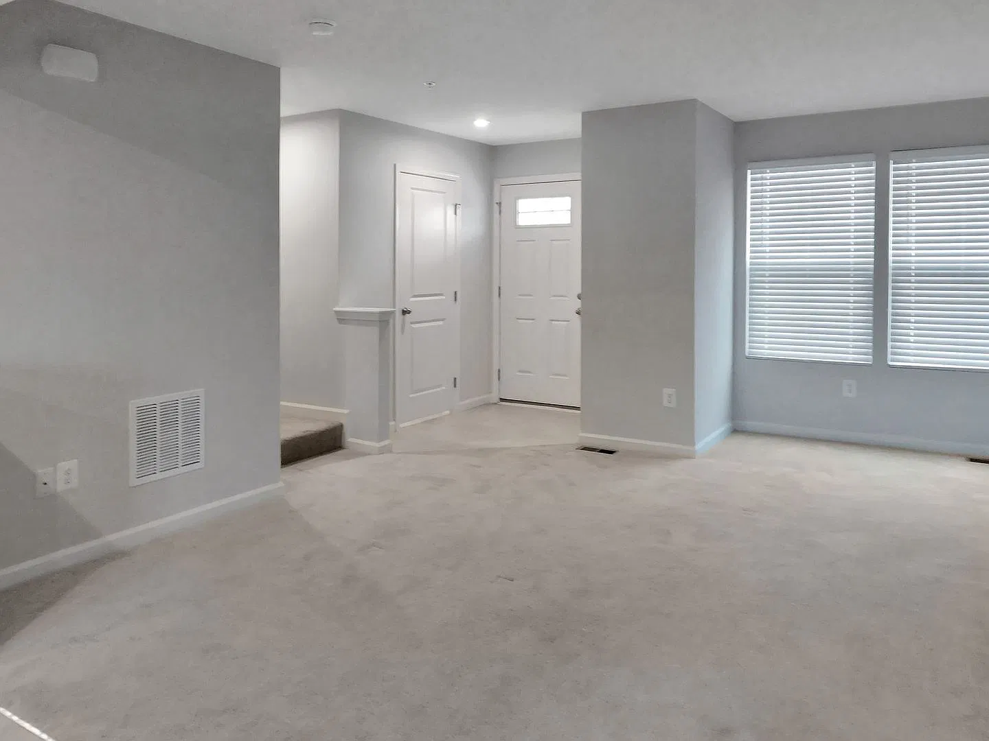 3 bed, 2.5 bath, 1220 sqft, $2,000 — Photo 4