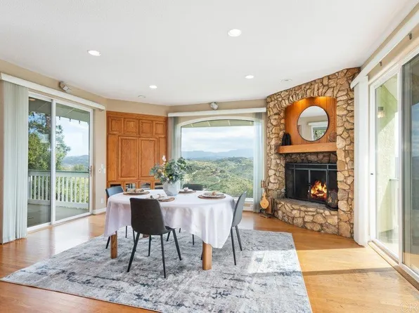 4327 Hollyhill Rd, Vista, CA 92084