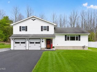 11 Dania Dr, Hagaman, NY 12086